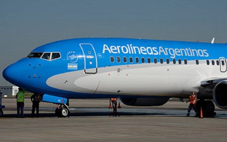 Se profundiza el conflicto en Aerolíneas: gremios aeronáuticos anunciaron paro total para el lunes