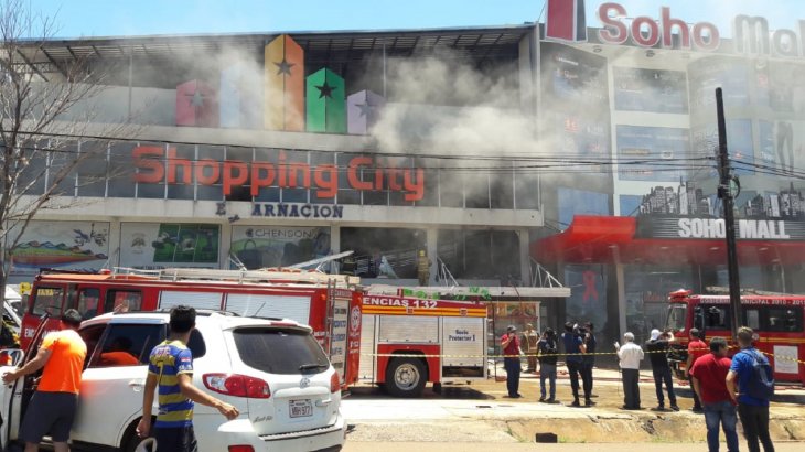Paraguay: se incendió un conocido Shopping en Encarnación