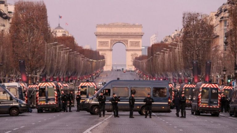 Máxima tensión en París: los "chalecos amarillos" salen a la calle en Francia por quinto sábado consecutivo