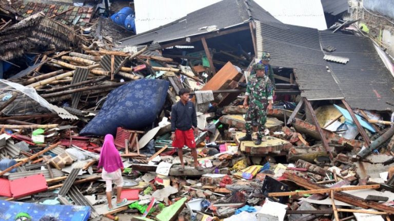 Desastre por el Tsunami en Indonesia: al menos 429 los muertos y más de 150 desaparecidos