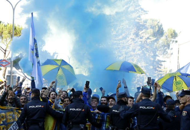 Boca tiñó de azul y oro Madrid con un banderazo