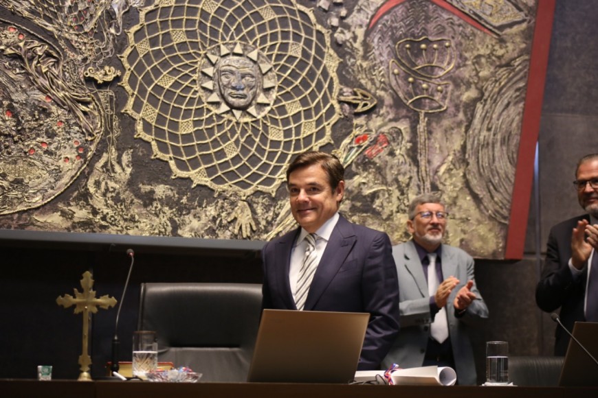 Homenaje a la democracia en la tierra sin mal