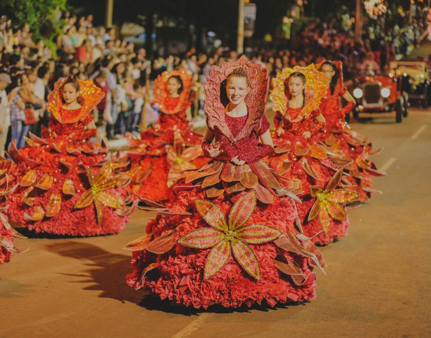Multitudinaria apertura de la Fiesta Nacional de la Navidad en Alem