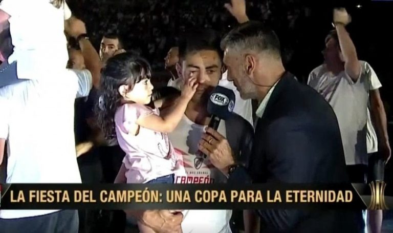 Pity Martínez lloró y su hijita le secó las lágrimas: “Acá fui muy feliz”