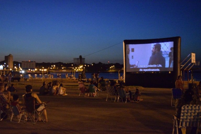 Posadas Playas: comenzó el ciclo de Cine Gigante en El Brete