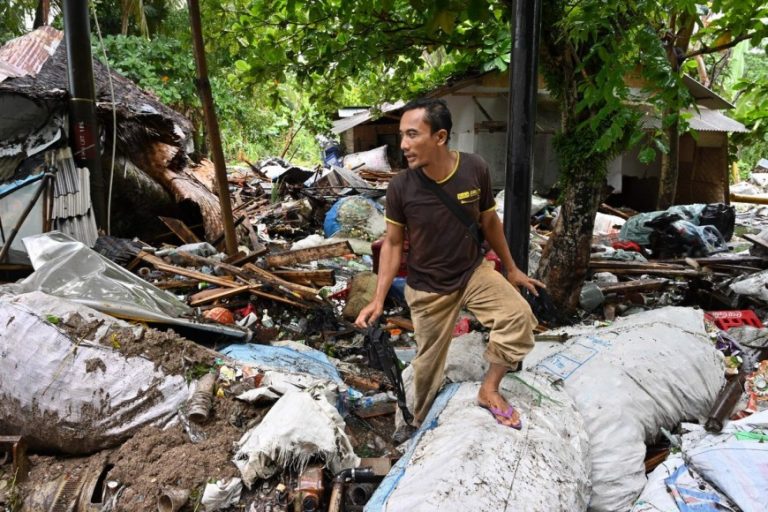 Tsunami en Indonesia: buscan sobrevivientes en una tragedia que dejó al menos 373 muertos
