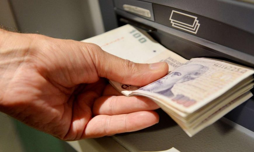 Empleados de la administración pública provincial cobran hoy los sueldos y en enero la segunda cuota del bono