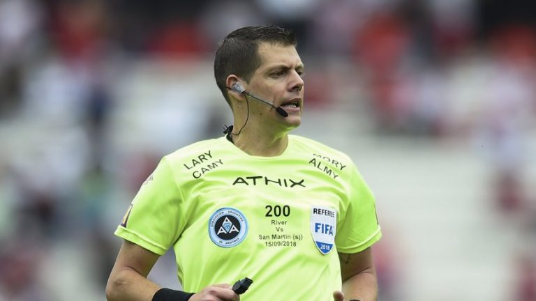 Superliga: la AFA designó a los árbitros para última fecha del año