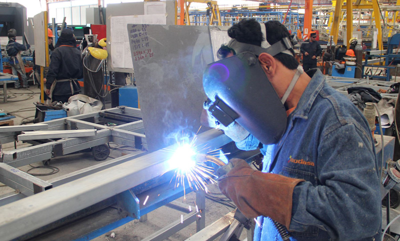 Macri en 3 años: 62 mil industriales desempleados, devaluación al 300% y deuda de U$S 261.000 M