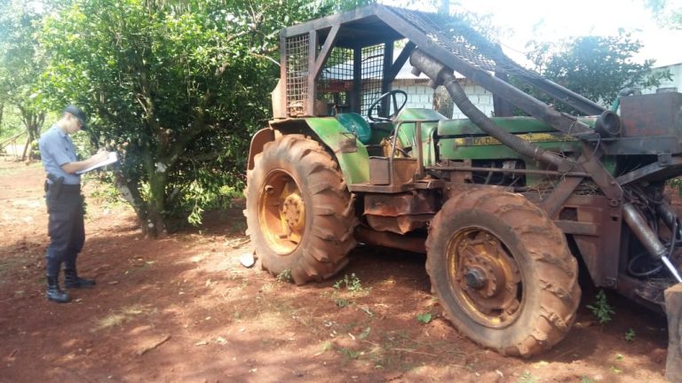 Montecarlo: tras allanamiento, la Policía recuperó un tractor