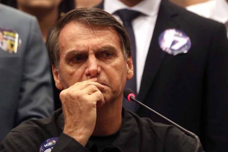 Bolsonaro inicia su guerra con Caracas: le pide al presidente que abandone el poder