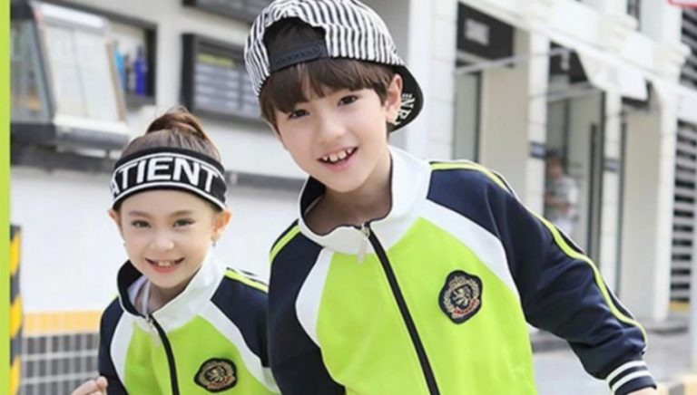 En algunas escuelas en China usan uniformes inteligentes para rastrear a sus alumnos