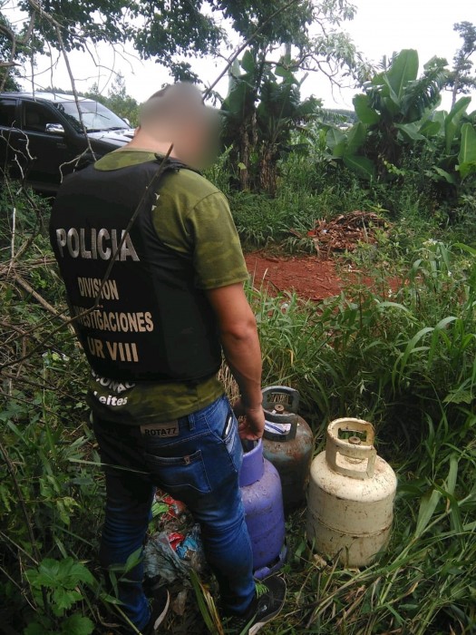 En San Vicente, recuperaron tres garrafas ocultas en el monte