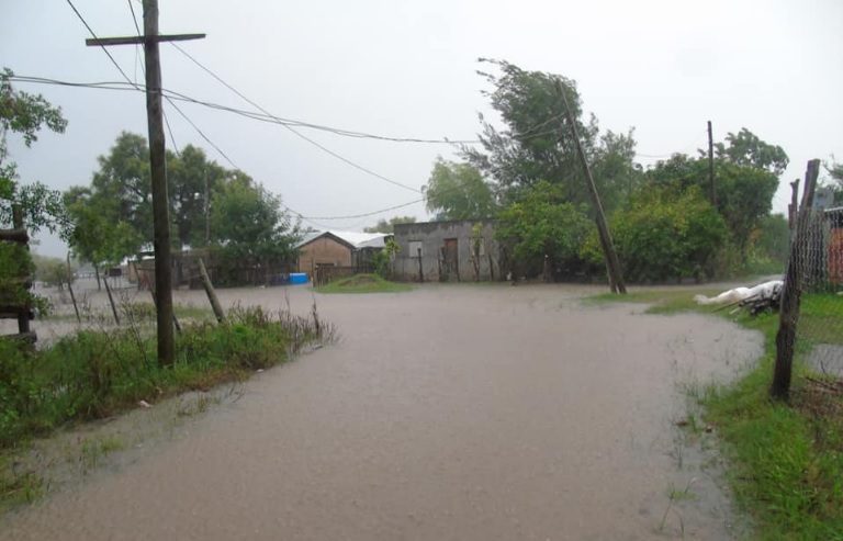 Cientos de evacuados en Corrientes por los embates del temporal