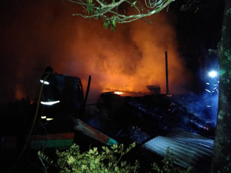 En Santo Pipó, incendio consumió por completo una casa: hay un muerto