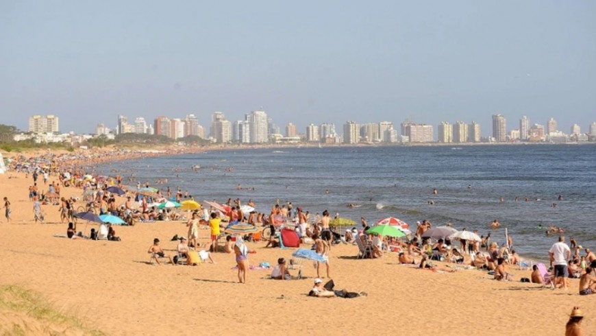 Un hombre de 50 años murió en un balneario de Uruguay por una bacteria en el mar