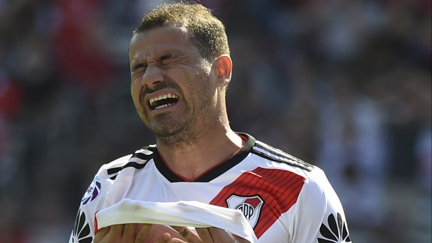 Necrosis aséptica, la enfermedad que obligó a Mora dejar el fútbol