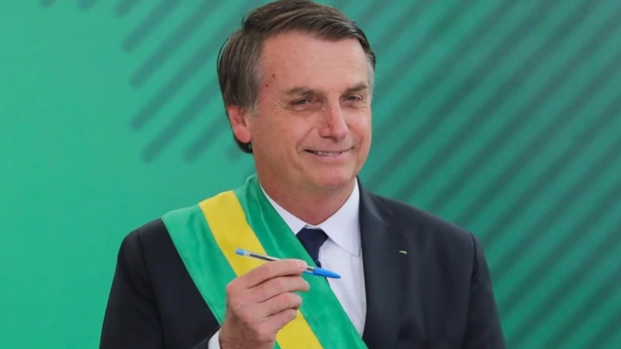 Jair Bolsonaro firmó su primer decreto: aumentó un 4,61 % el salario mínimo para 2019