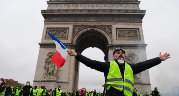 Francia: los 'Chalecos Amarillos' desafían a Macron y marchan por décimo fin de semana