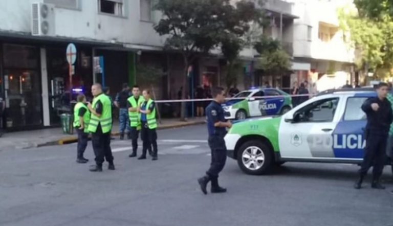 Mar del Plata: una mujer policía fue asesinada en plena calle y detuvieron a su ex pareja