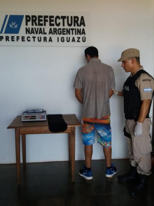 Iguazú: detuvieron a un hombre que llevaba cocaína pegada en su abdomen