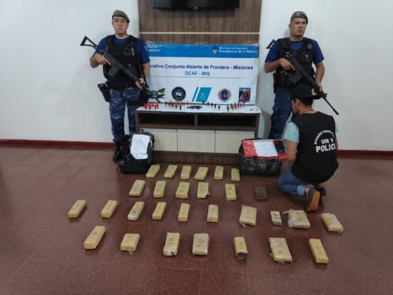 Iguazú: en pleno escape, un narco abandonó 29 “panes” de marihuana