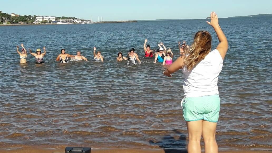 Presupuesto Participativo: adultos mayores utilizan el mini bus de Villa Urquiza para hacer aqua zumba en El Brete