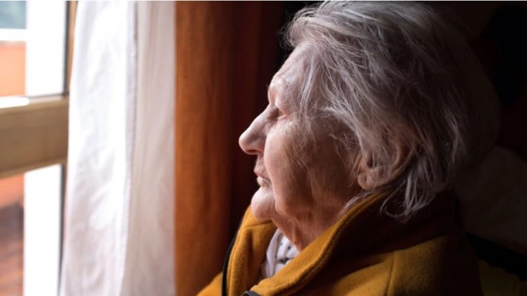 Revelan por qué las mujeres son las que más sufren de Alzheimer