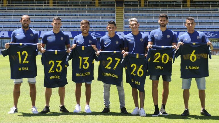 Fútbol: los refuerzos de Boca posaron con la camiseta del club