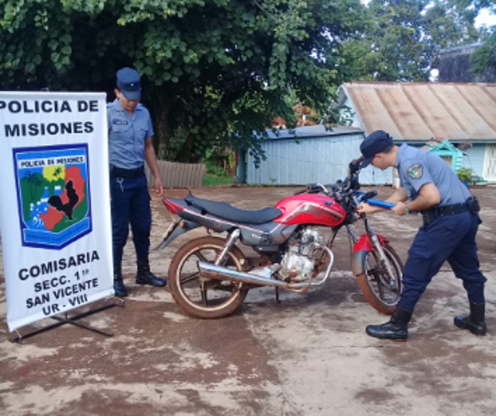 San Vicente: entre malezas, recuperaron una moto robada