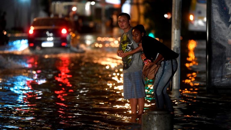 Brasil: alrededor de tres muertos dejó un temporal en Río de Janeiro y declaran “estado de emergencia”