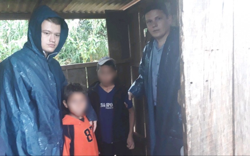 Aristóbulo: asistieron a hermanitos que eran buscados bajo el fuerte temporal que azotó la zona