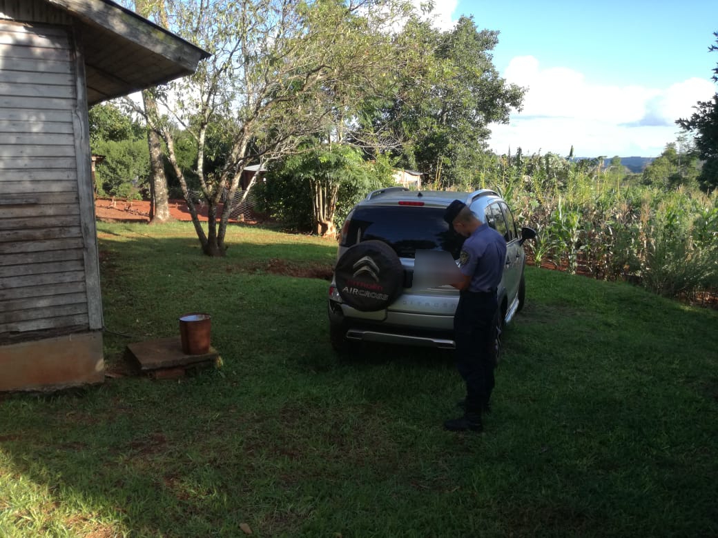 Escaparon de una persecución policial y abandonaron el automóvil robado en Brasil