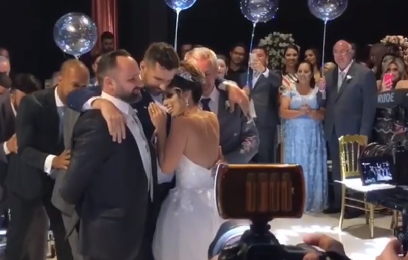 Un hombre paralítico bailó con la esposa en su casamiento