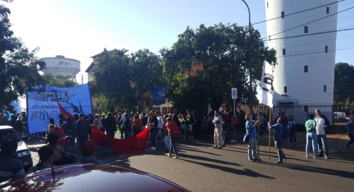 Movimientos sociales realizan una jornada nacional de protesta: en Posadas se concentran frente Samsa