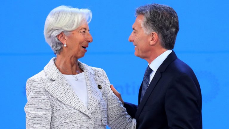 El consejo del FMI: extender la edad laboral y reducir la jubilación