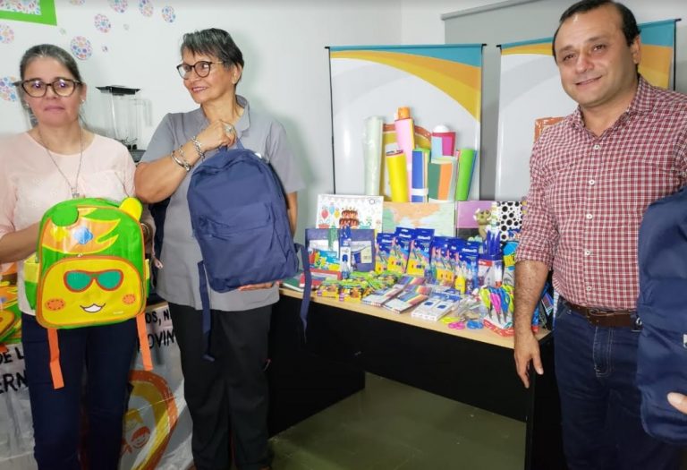Herrera Ahuad entregó kits escolares a la Defensoría del Niño, Niña y Adolescente
