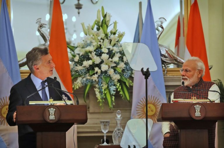 Macri se reunió con Narondra Modi y acordaron “profundizar la relación” entre Argentina e India