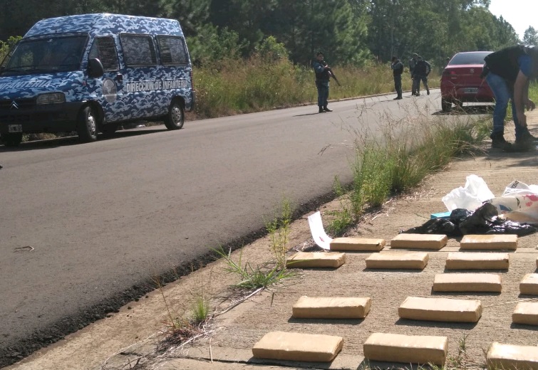 Secuestraron 32 kg de marihuana a metros de una de las playitas de Candelaria
