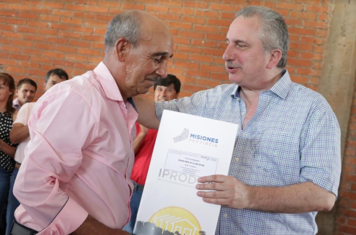 La Provincia otorgó títulos de propiedad a colonos de Pozo Azul y El Soberbio