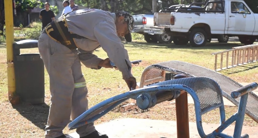 Realizaron tareas de mantenimiento en plazas de la Chacra 32-33 y Villa Cabello