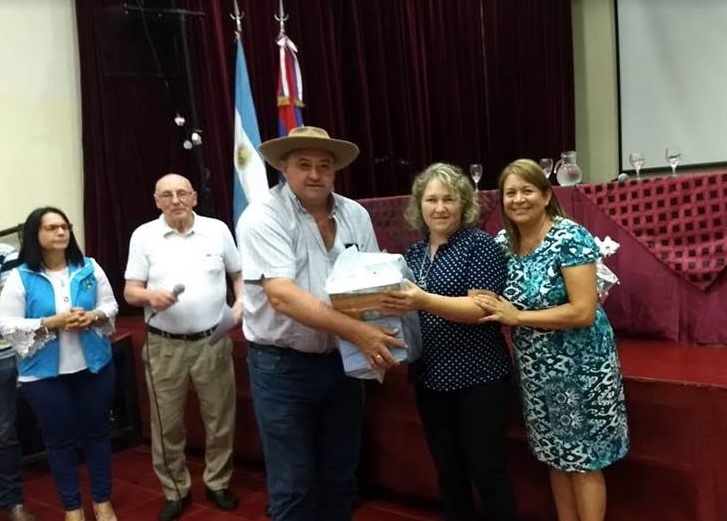 Educación entregó útiles a escuelas del interior de la Provincia