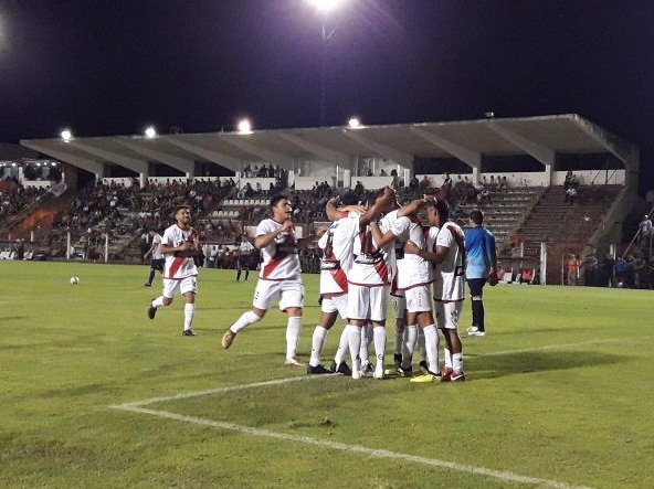 Regional Amateur: en Villa Sarita, Guaraní goleó por 5 a 0 Atlético Jardín