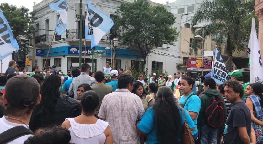 Empleados de Migraciones marcharon para pedir mejoras salariales