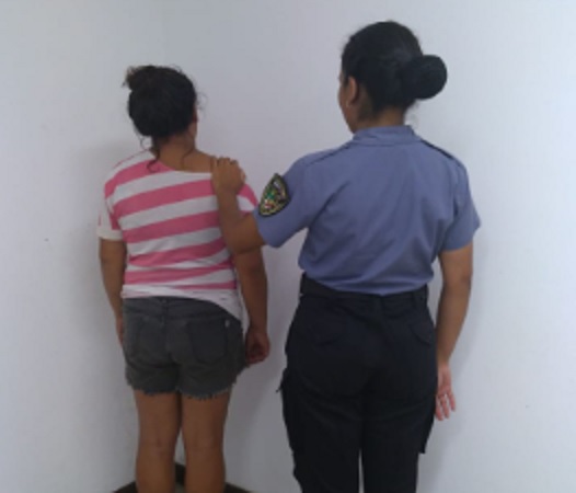 Detuvieron a una joven por apuñalar a su pareja