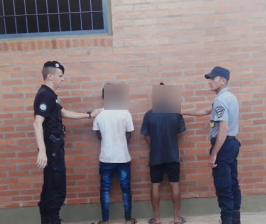 Fueron detenidos por amenazar con un machete y agredir a su cuñado