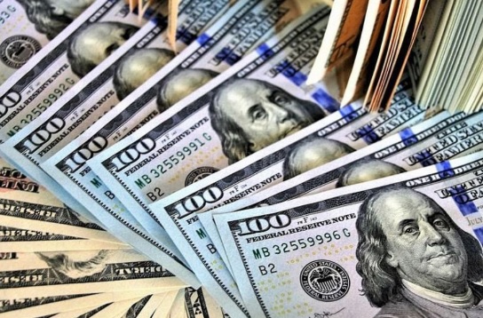 El dólar pegó otro salto pese al aumento de la tasa: $42,49 en BCRA y $42,42 en el Nación