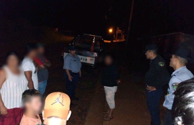 Montecarlo: policías asistieron a siete hermanitos que se encontraban solos en una vivienda