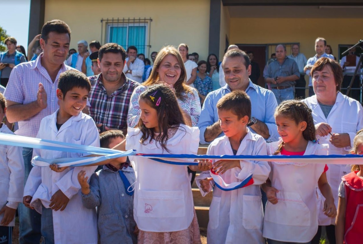 Inauguraron el aula satélite Nº 869 de Pozo Azul