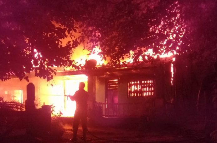Incendio consumió casi por completo una vivienda en Jardín América